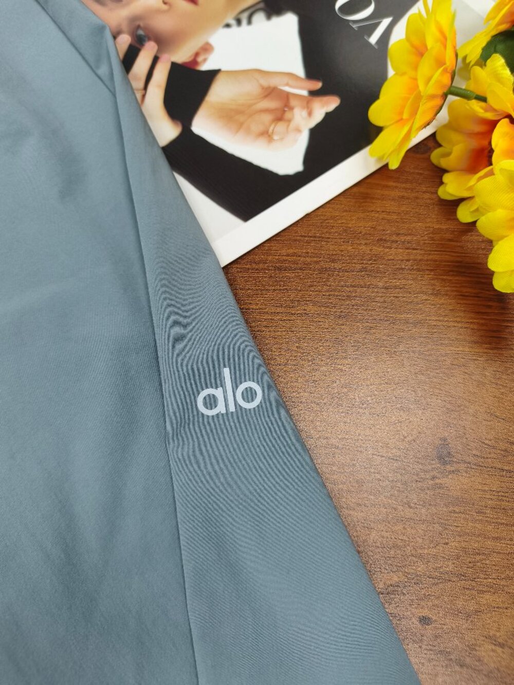 Alo Yoga NWT Steel Grey Pants Regular 30-inch😎Cool Girl Wardrobe Essentials⛄ - Picture 4 of 7